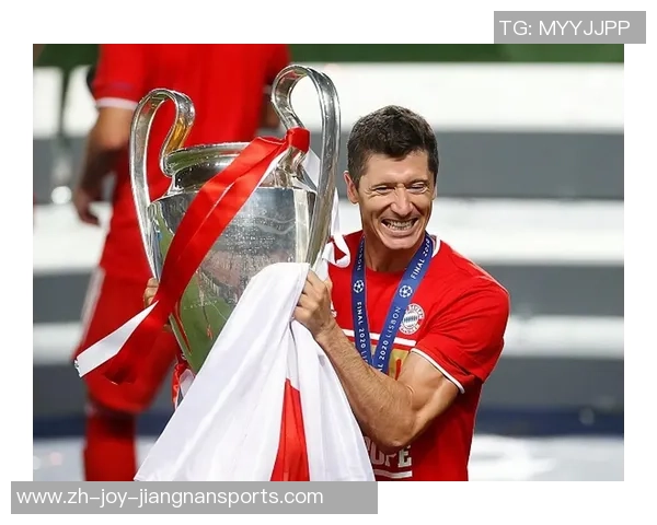 足球与财富的交汇点决胜足球钞票背后的商业传奇与机遇 足球与财富的交汇点决胜足球钞票背后的商业传奇与机遇